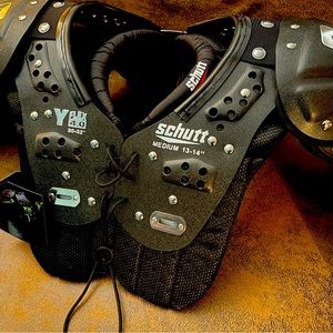 Schutt Y-Flex 4.0 Shoulder Pads, Football, Black